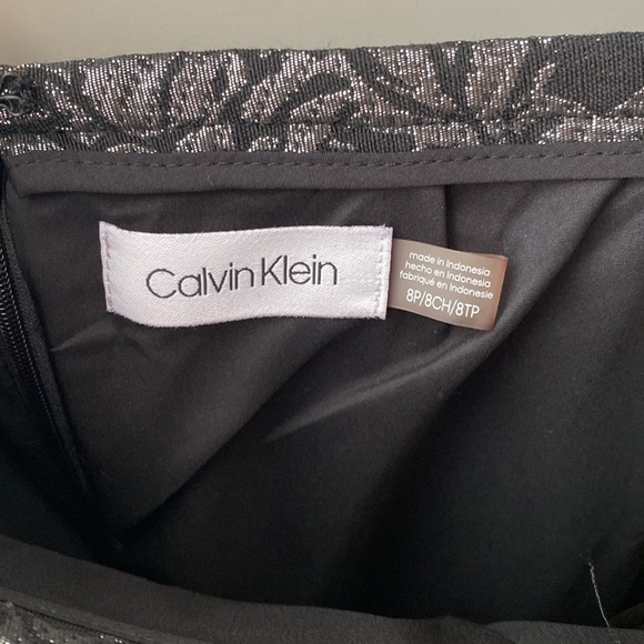 8P Calvin Klein 3/4 length black and silver brocade skirt - Picture 3 of 4
